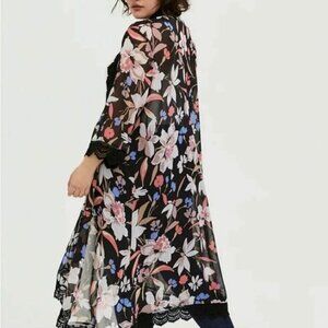 Torrid Feminine Floral Crocheted Elegant Lace Trimmed Kimono Duster [size 1/2]